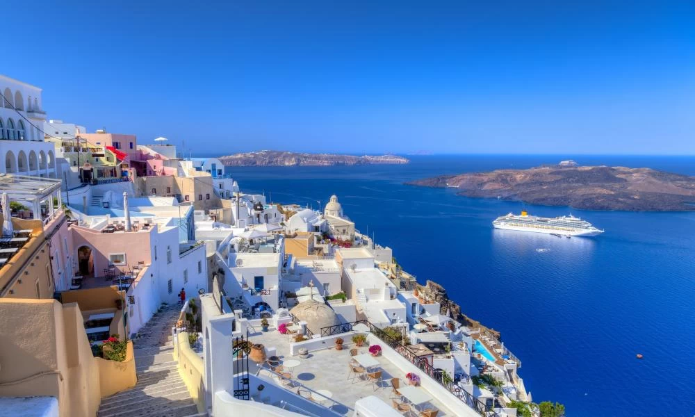 "Γλυκοκοιτάνε" την Ελλάδα οι Βρετανοί: Πρωτιά στις κρατήσεις τουριστικών sites
